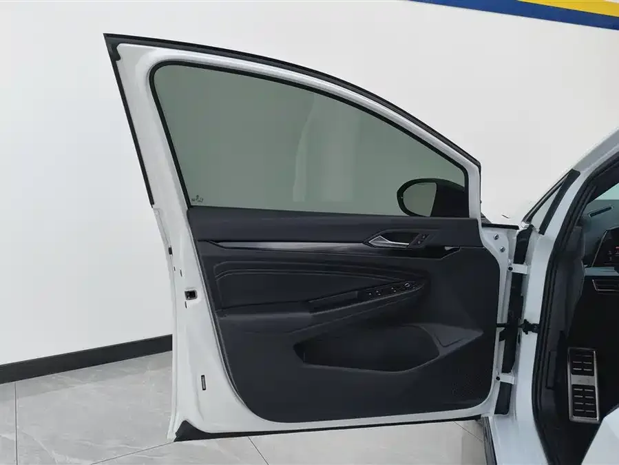 Volkswagen golf Golf 2023 facelift 280TSI DSG R-Line Lite 2024 — миниатюра 4