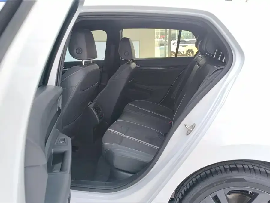 Volkswagen golf Golf 2023 facelift 280TSI DSG R-Line Lite 2024 — миниатюра 5