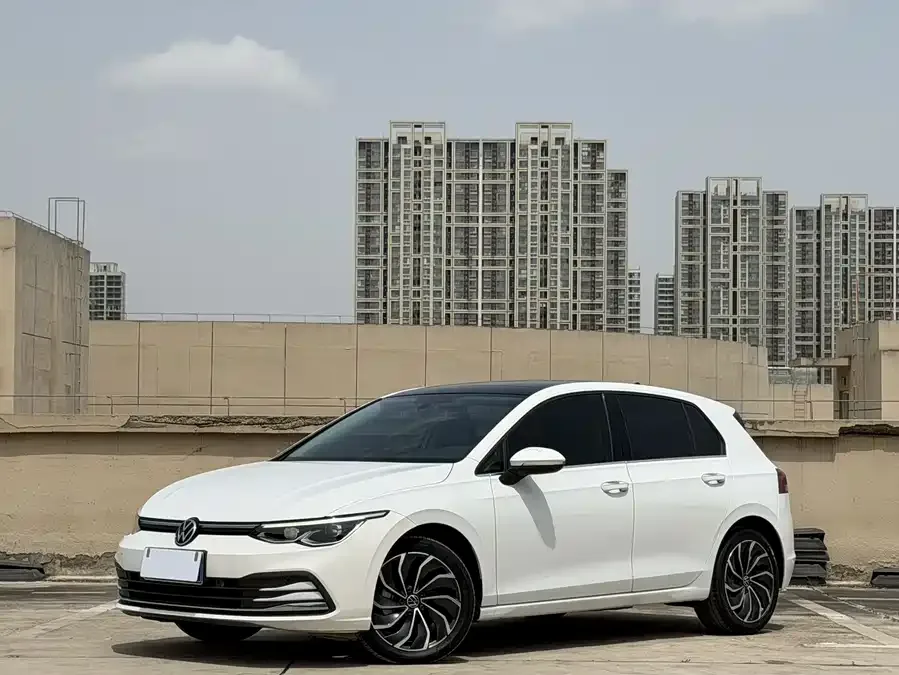 Volkswagen golf Golf 2021 280TSI DSG Pro 2022 — фото 1, купить с доставкой в Москву