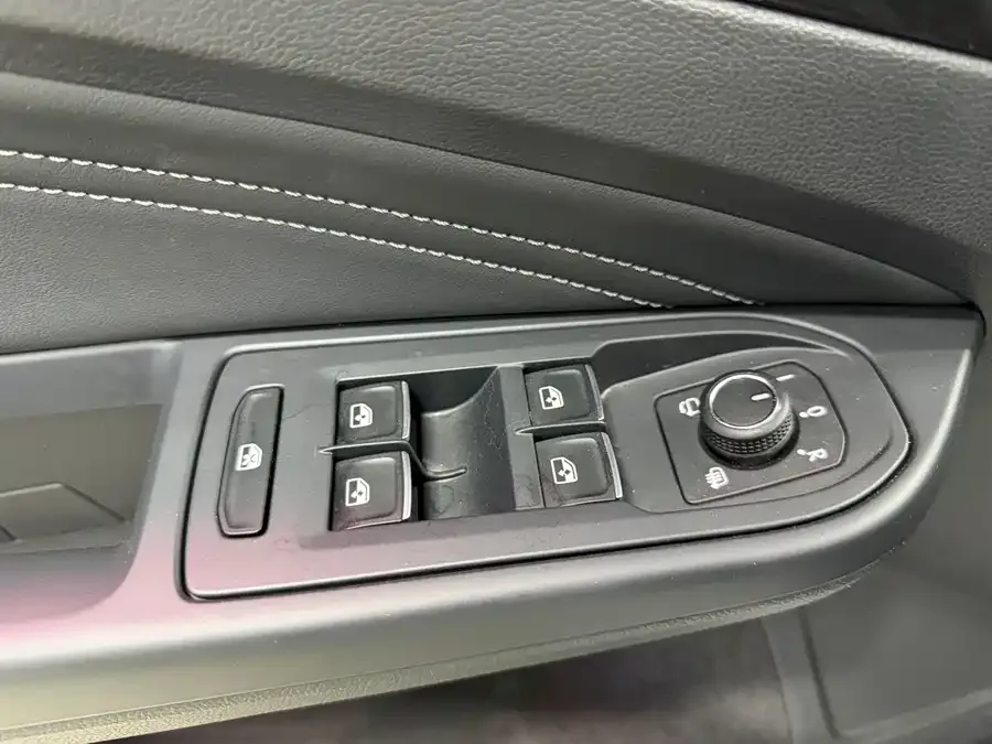 Volkswagen golf Golf 2023 280TSI DSG R-Line Lite 2023 — миниатюра 4