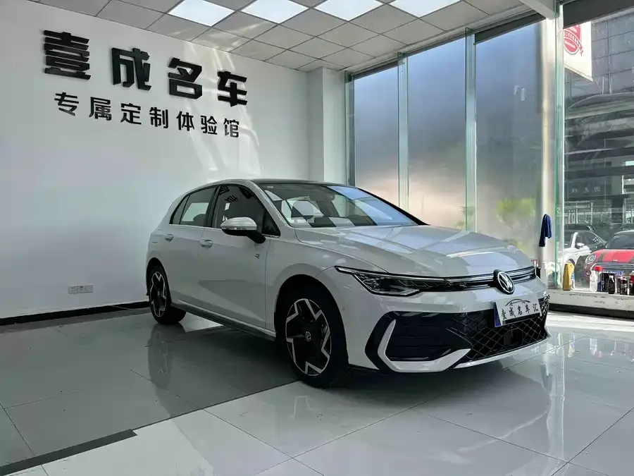 Volkswagen golf Golf 2025 facelift 300TSI R-Line 2025 — миниатюра 3