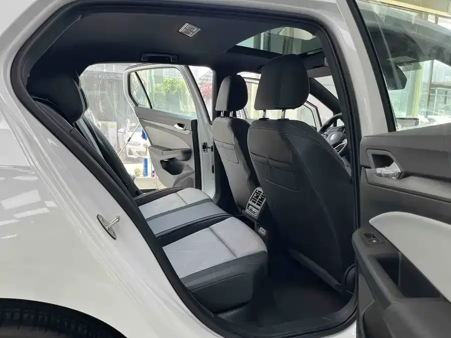 Volkswagen golf Golf 2025 facelift 300TSI R-Line 2025 — миниатюра 5