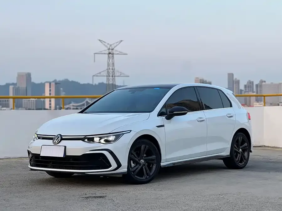 Volkswagen golf Golf 2023 facelift 280TSI DSG R-Line 2022 — фото 1, купить с доставкой в Москву