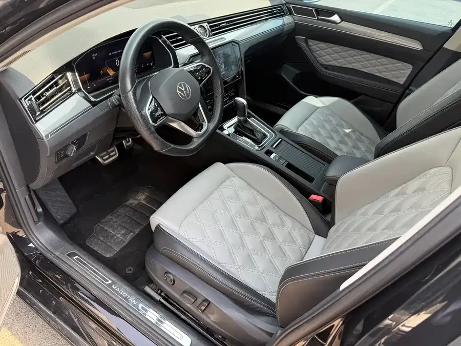 Volkswagen Magotan Magotan 2023 2 million commemorative edition 330TSI DSG leading model 2024 — миниатюра 4