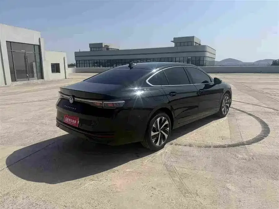 Volkswagen Magotan The 2026 Volkswagen Passat 300TSI Premium Edition features a striking design. 2026 — миниатюра 4