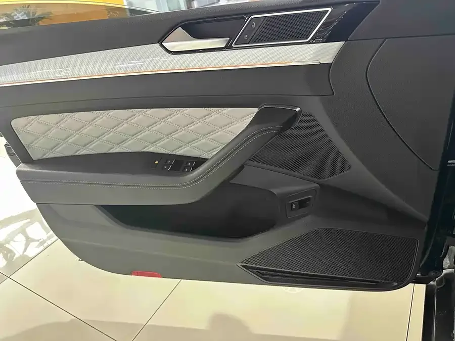 Volkswagen Magotan Magotan 2023 2 million commemorative edition 330TSI DSG luxury model 2023 — миниатюра 4