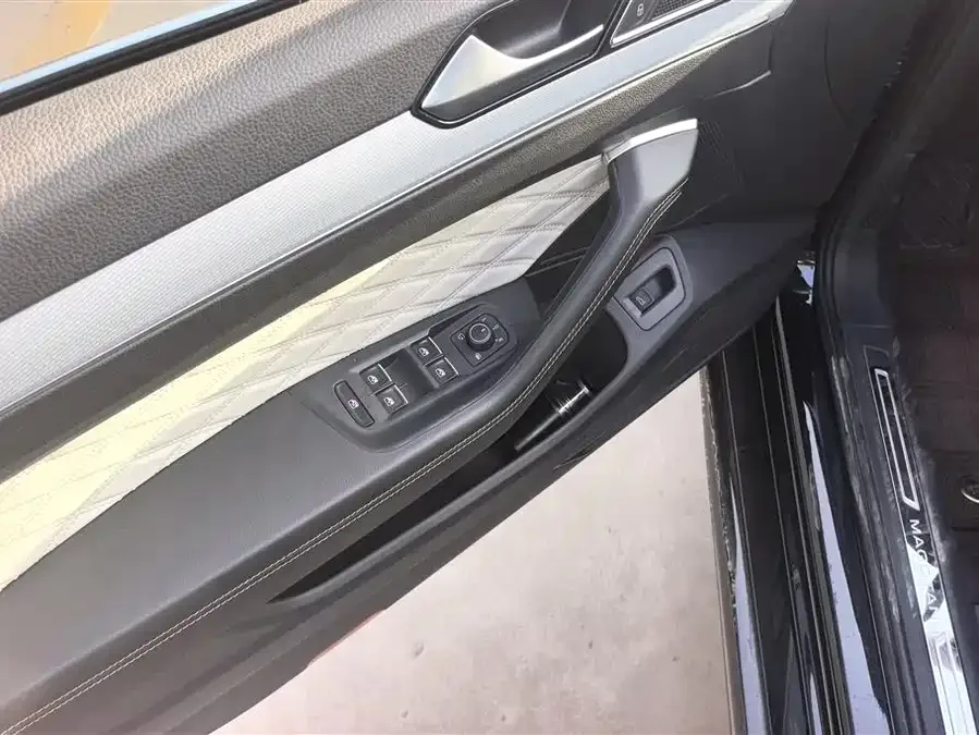 Volkswagen Magotan Magotan 2023 2 million commemorative edition 330TSI DSG luxury model 2023 — миниатюра 4