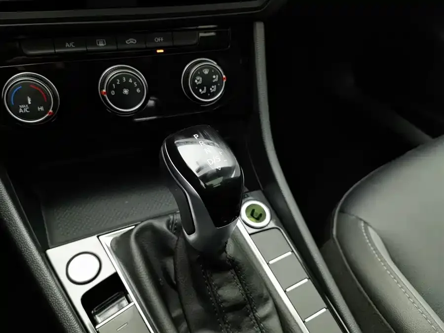 Volkswagen Sagitar 2022 Sagitar 280TSI DSG Beyond Edition 2022 — миниатюра 4