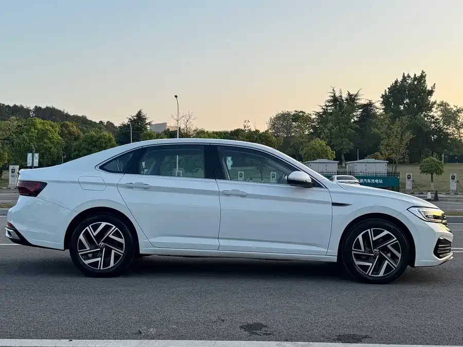 Volkswagen Sagitar 2025 Sagitar 300TSI DSG Beyond Edition 2025 — миниатюра 2