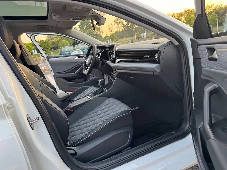 Volkswagen Sagitar 2025 Sagitar 300TSI DSG Beyond Edition 2025 — миниатюра 5