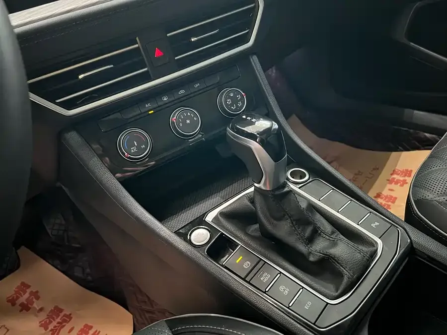 Volkswagen Sagitar 2023 Sagitar 300TSI DSG Beyond Edition 2023 — миниатюра 4