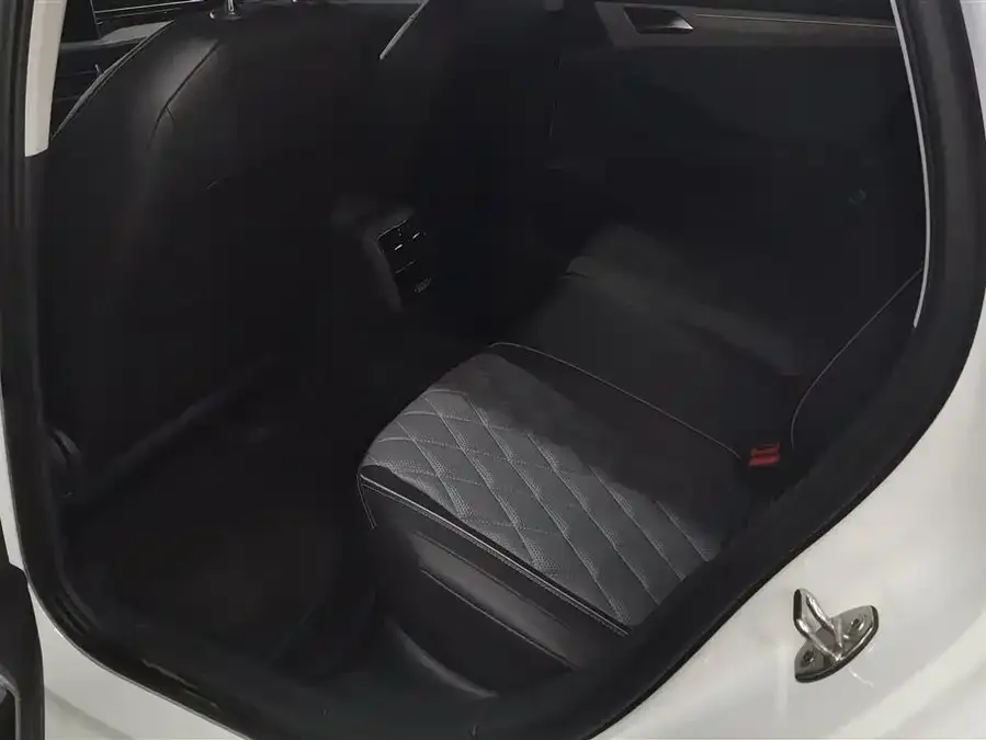 Volkswagen Sagitar 2023 Sagitar 300TSI DSG Beyond Edition 2024 — миниатюра 5