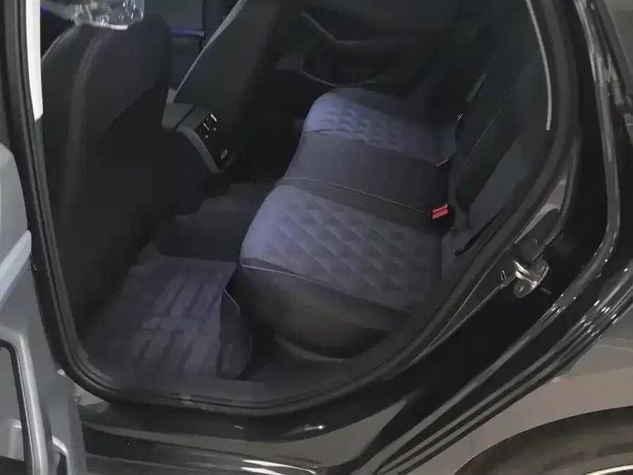 Volkswagen Sagitar 2025 Sagitar facelift 300TSI DSG Beyond Edition 2025 — миниатюра 5