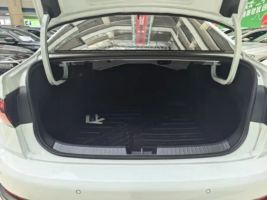 Volkswagen Sagitar 2026 Volkswagen Sagitar 300TSI DSG Premium Edition (30 Million Units Selected) 2026 — миниатюра 3