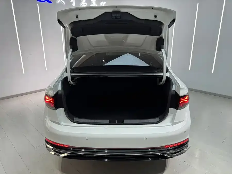 Volkswagen Sagitar 2023 Sagitar 300TSI DSG Beyond Edition 2023 — миниатюра 5