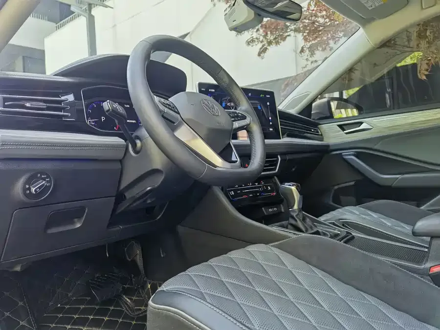Volkswagen Sagitar 2023 Sagitar 300TSI DSG Excellence Edition 2023 — миниатюра 4