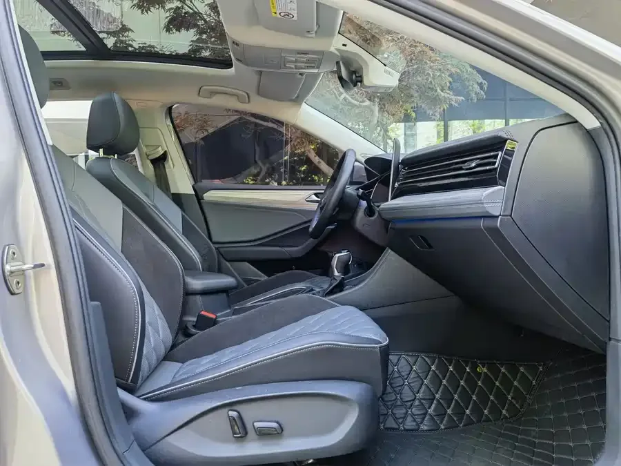 Volkswagen Sagitar 2023 Sagitar 300TSI DSG Excellence Edition 2023 — миниатюра 5