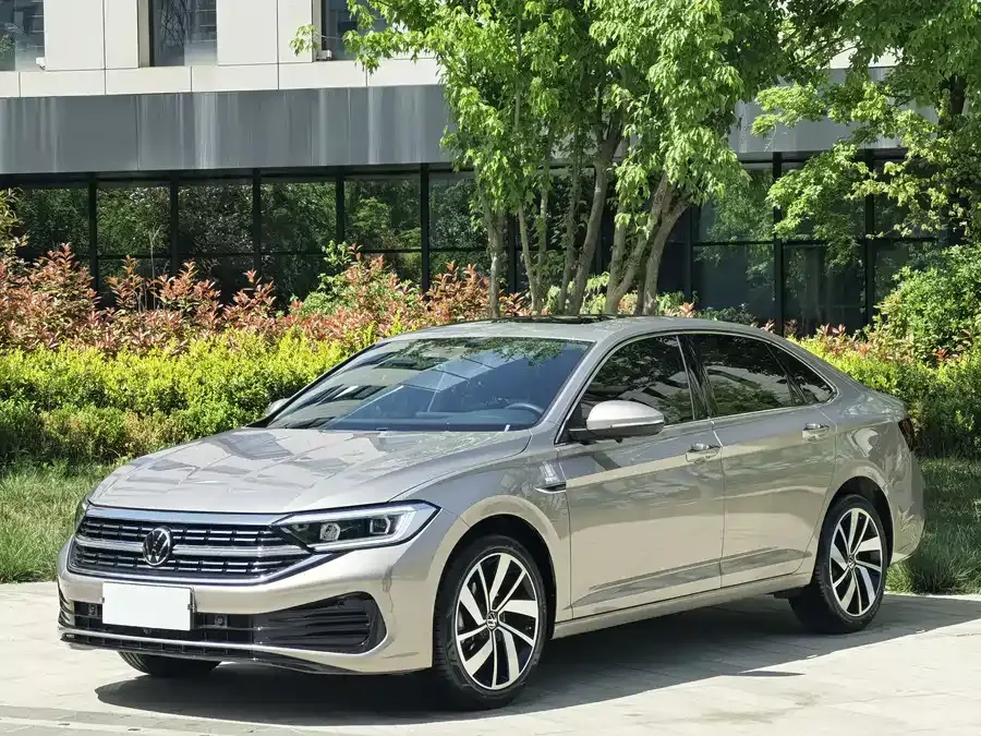Volkswagen Sagitar 2023 Sagitar 300TSI DSG Excellence Edition 2023 — фото 1, купить с доставкой в Москву