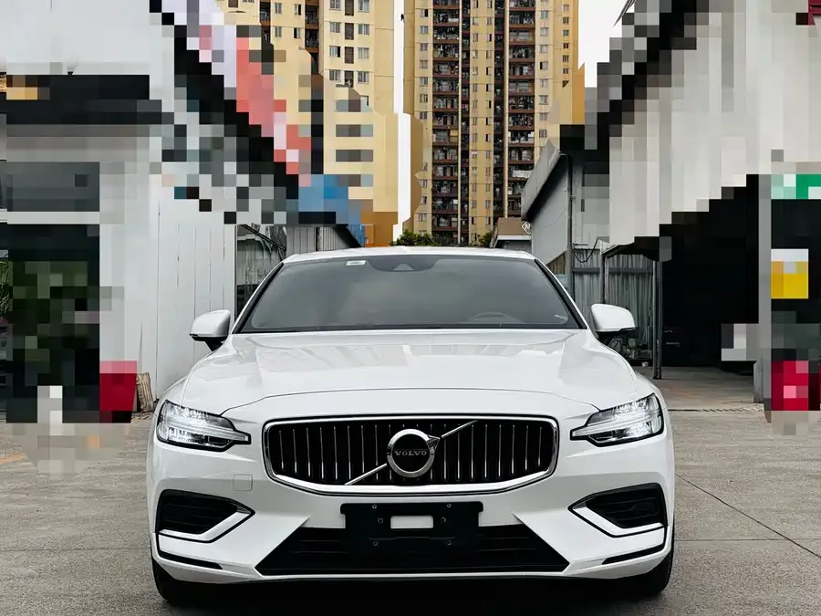 Volvo S60 2022 B4 Zhiyuan Luxury Edition 2022 — миниатюра 3