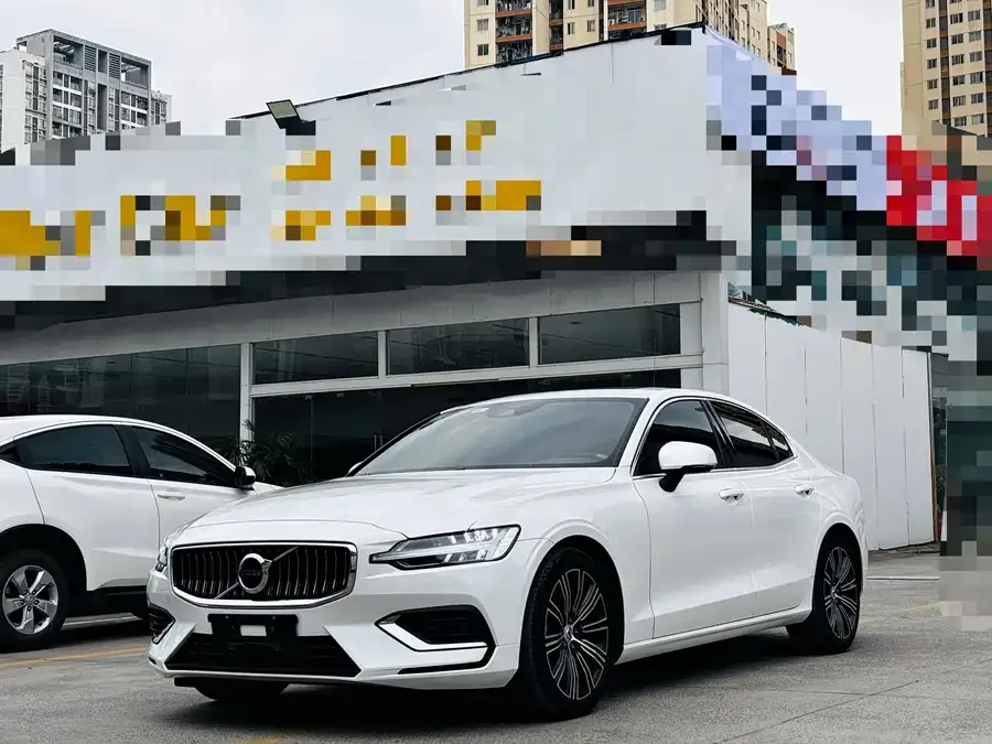 Volvo S60 2022 B4 Zhiyuan Luxury Edition 2022 — фото 1, купить с доставкой в Москву