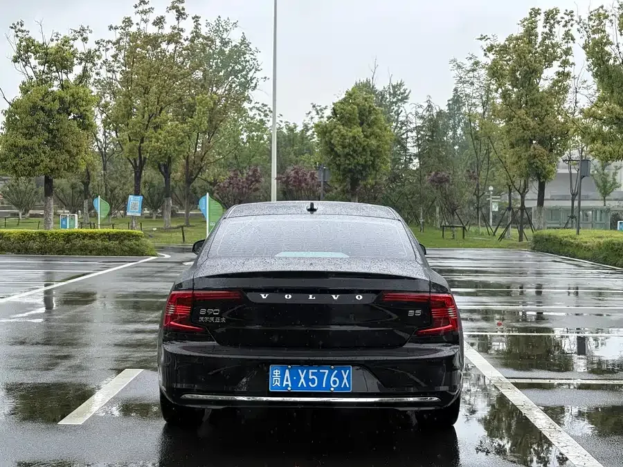 Volvo S90 2025 B5 Zhiyi Luxury Edition 2025 — миниатюра 2