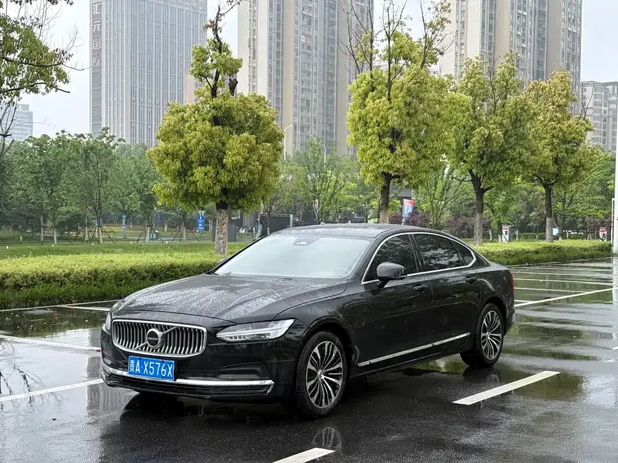 Volvo S90 2025 B5 Zhiyi Luxury Edition 2025 — фото 1, купить с доставкой в Москву