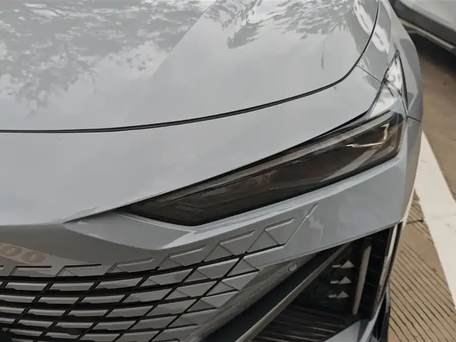 Changan UNI-V Changan UNI-V 2022 1.5T Premium Edition 2022 — миниатюра 2