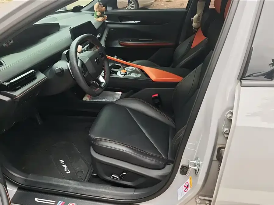 Changan UNI-V Changan UNI-V 2022 1.5T Premium Edition 2022 — миниатюра 3