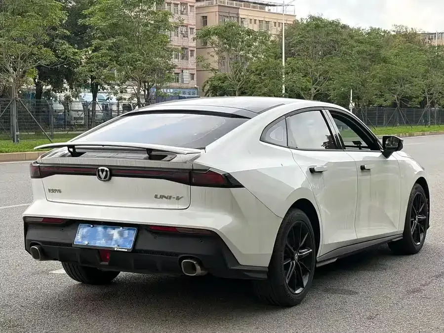 Changan UNI-V Changan UNI-V 2023 1.5T Premium Edition 2023 — миниатюра 2