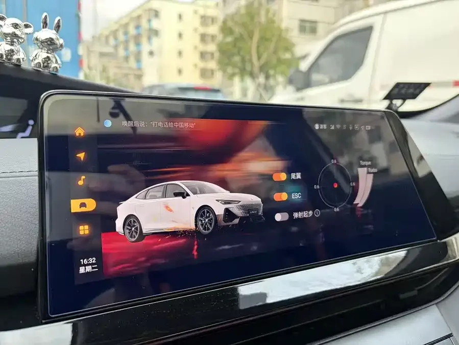 Changan UNI-V Changan UNI-V 2023 1.5T Premium Edition 2023 — миниатюра 4