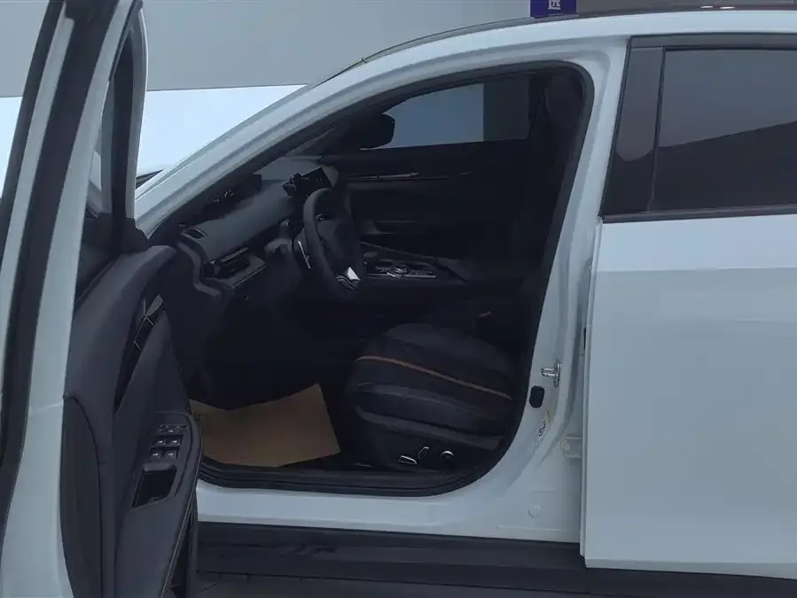 Changan UNI-V Changan UNI-V 2024 1.5T premium model 2025 — миниатюра 3