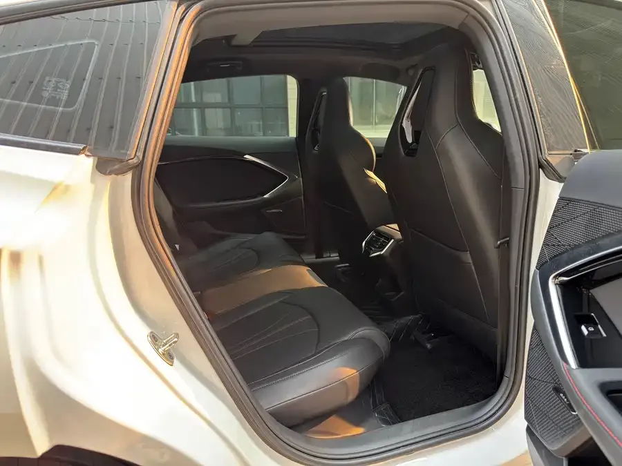 MG 7 MG7 2023 2.0T Automatic Beauty Hunter Premium Edition 2023 — миниатюра 3