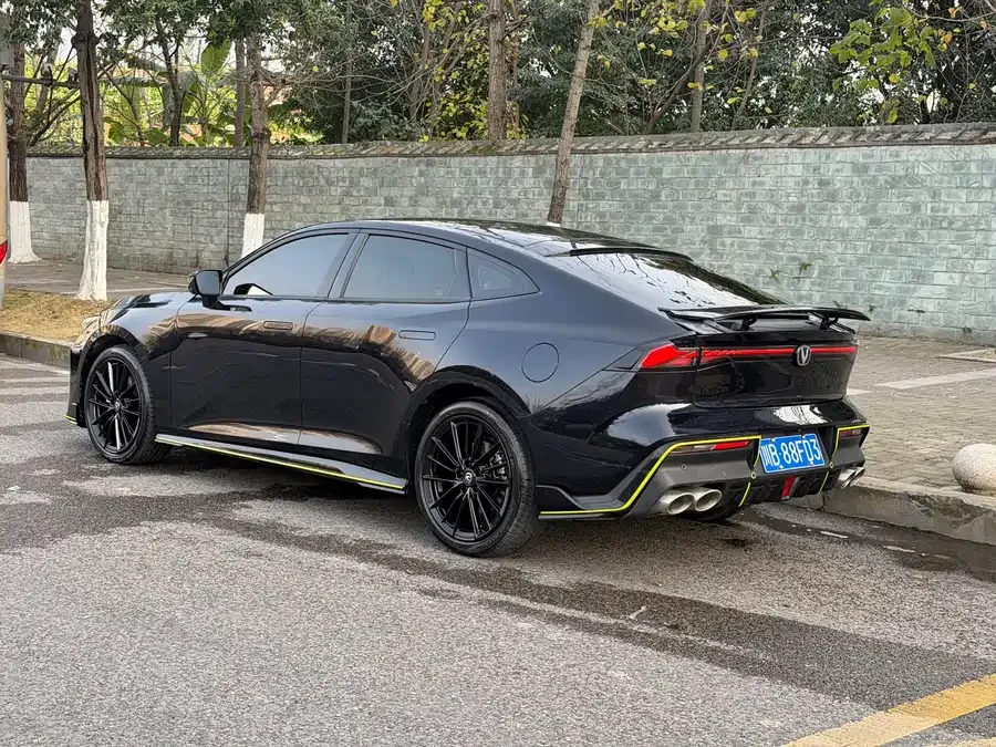 Changan UNI-V Changan UNI-V 2023 2.0T Speed Edition 2023 — миниатюра 2