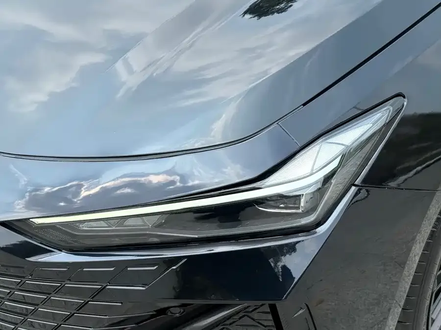 Changan UNI-V Changan UNI-V 2022 1.5T Sports Edition 2023 — миниатюра 2