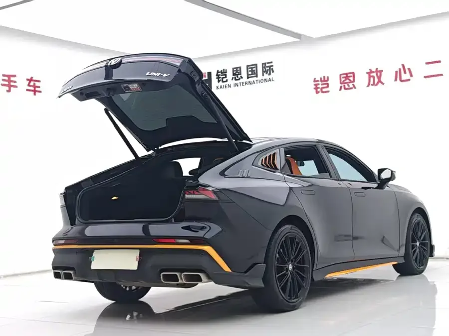Changan UNI-V Changan UNI-V 2025 1.5T 500Bar Premium Sports Edition 2025 — миниатюра 2