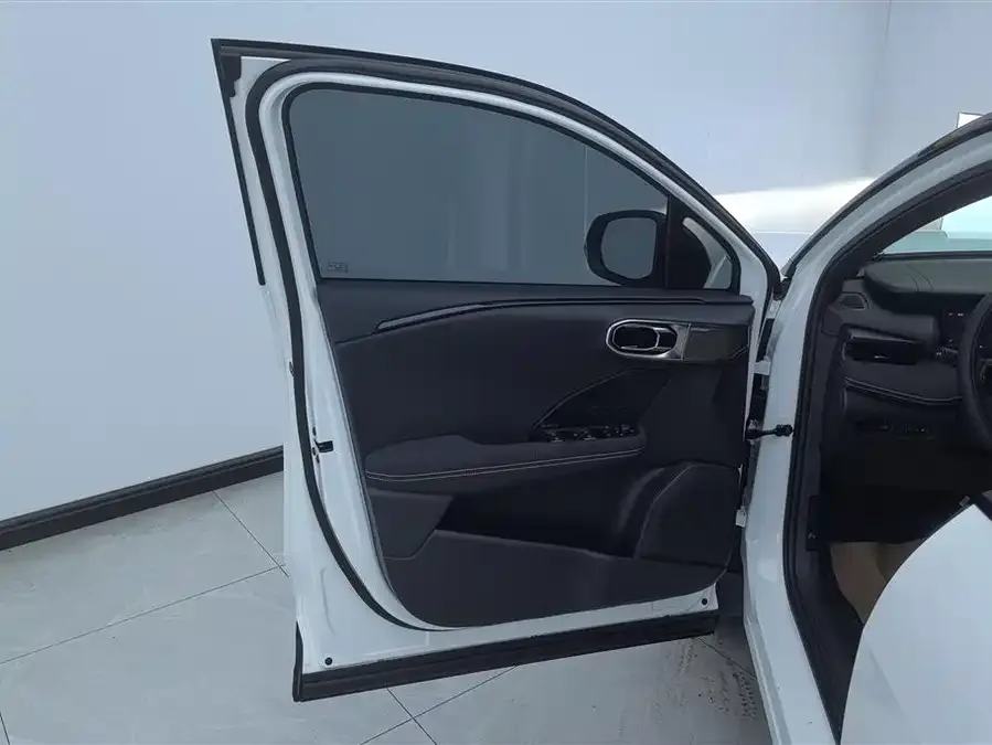 Lynk & Co 06 Lynk & Co 06 2026 Relive 1.5T Ultra 2026 — миниатюра 4