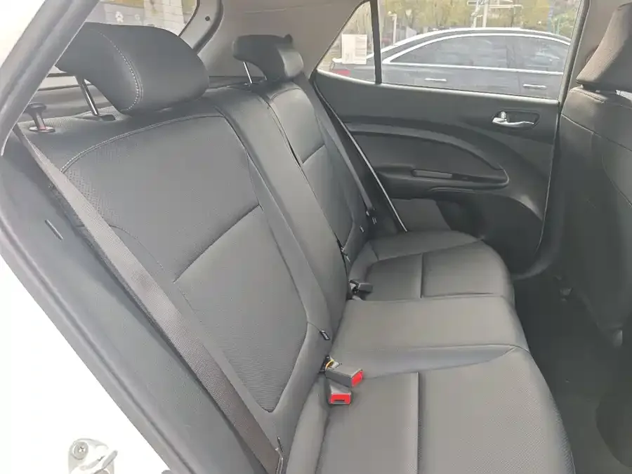 Kia KX1 2021 Yipao 1.4L Automatic Fun Fashion Model 2023 — миниатюра 4