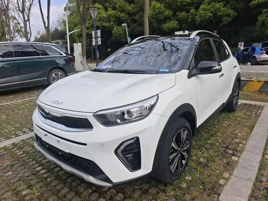 Kia KX1 2021 Yipao 1.4L Automatic Fun Fashion Model 2023 — фото 1, купить с доставкой в Москву