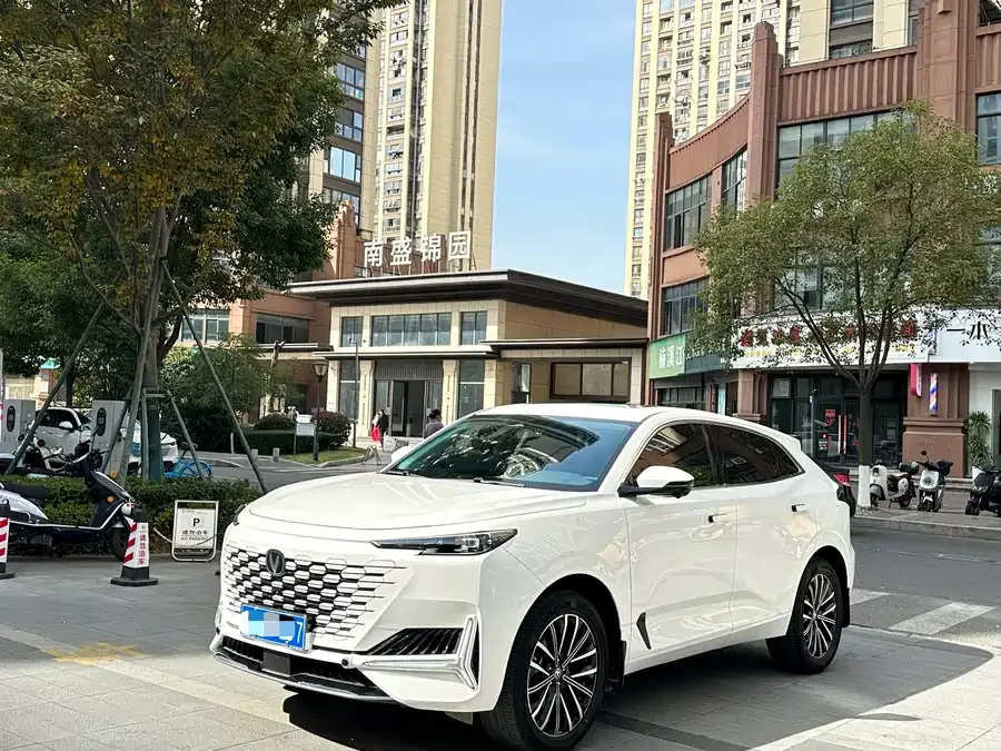 Changan UNI-K Changan UNI-K 2023 2.0T 2WD Enjoy Edition 2023 — фото 1, купить с доставкой в Москву