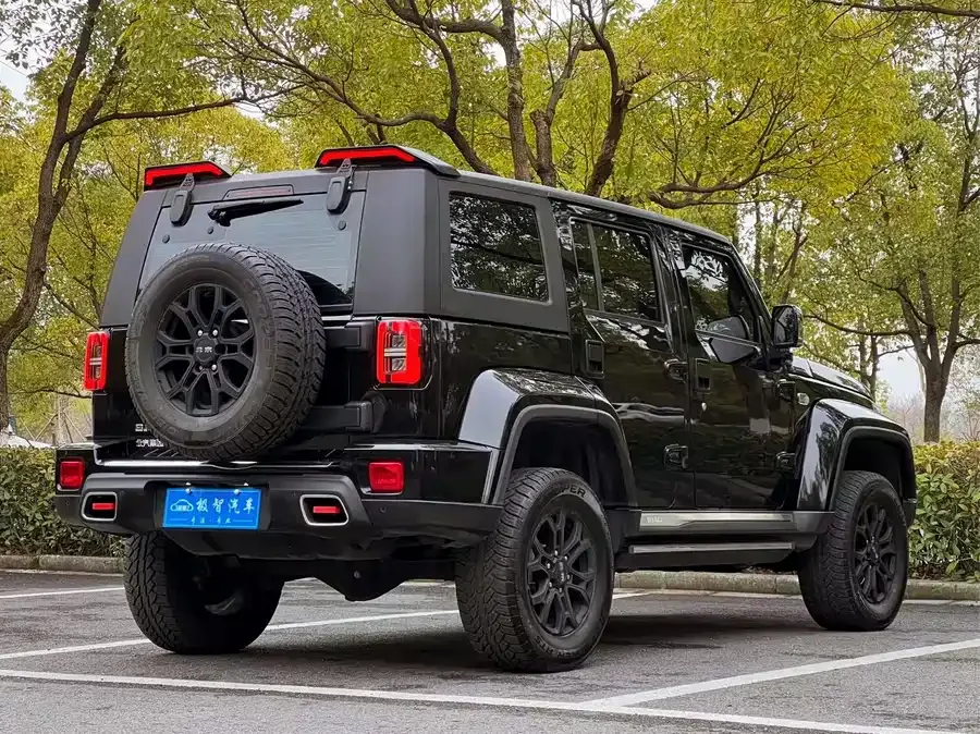 BAIC BJ40 Beijing Off-road BJ40 2023 2.0T Automatic 4WD City Hunter Edition Knight Edition 2023 — миниатюра 2