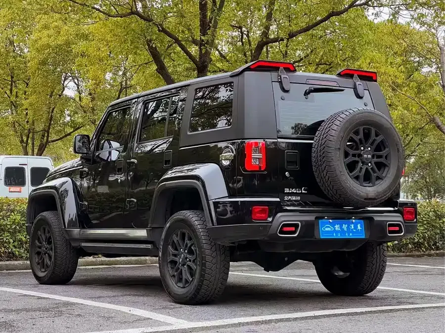 BAIC BJ40 Beijing Off-road BJ40 2023 2.0T Automatic 4WD City Hunter Edition Knight Edition 2023 — миниатюра 4