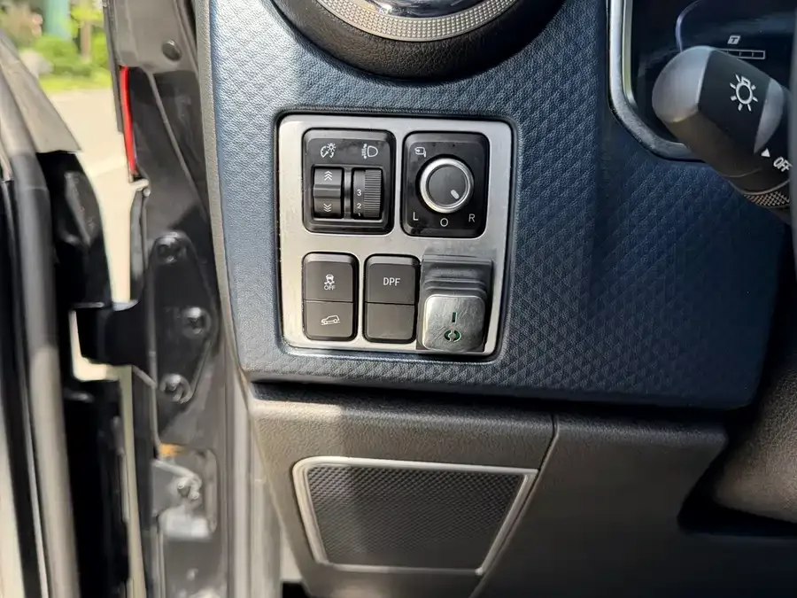 BAIC BJ40 Beijing Off-road BJ40 2023 2.0D Automatic 4WD Blade Hero Edition Knight Edition 2022 — миниатюра 5