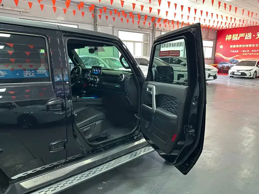 BAIC BJ40 Beijing Off-road BJ40 2024 2.0T City Hunter Glory Edition 2025 — миниатюра 4