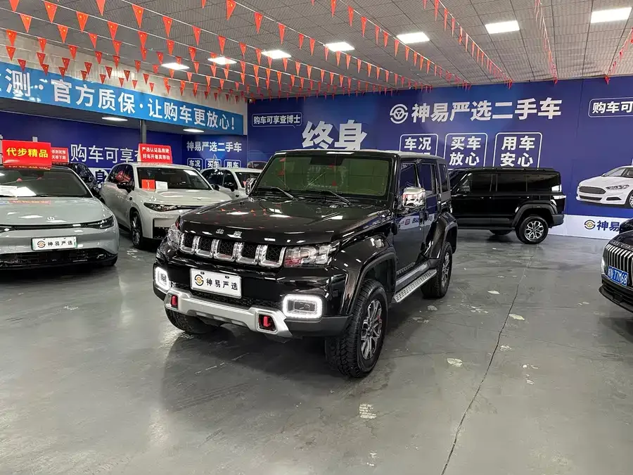 BAIC BJ40 Beijing Off-road BJ40 2024 2.0T City Hunter Glory Edition 2025 — фото 1, купить с доставкой в Москву