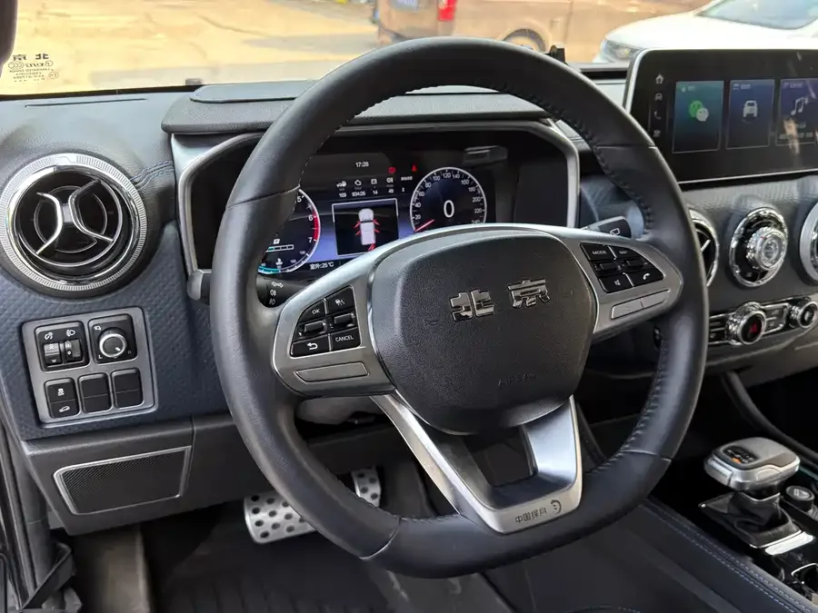 BAIC BJ40 Beijing Off-road BJ40 2023 2.0T Automatic 4WD City Hunter Edition Knight Edition 2024 — миниатюра 2