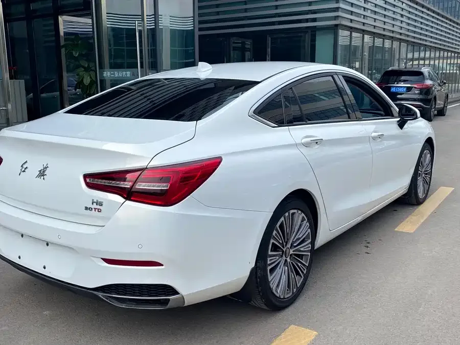 Hongqi H5 Hongqi H5 2023 1.5T DCT Zhilian Qiyun Edition 2022 — миниатюра 2