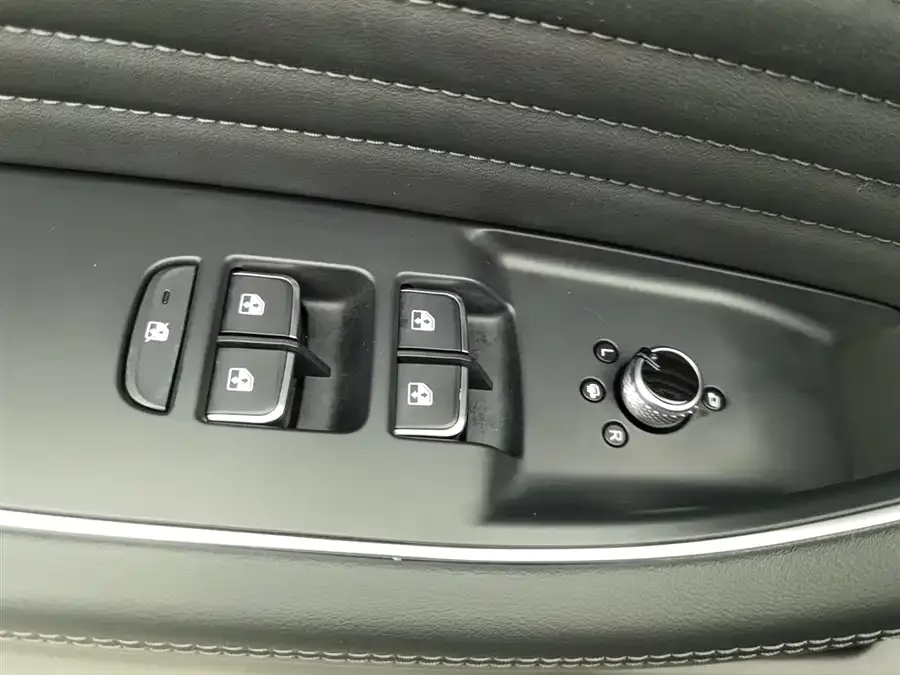 Hongqi HS5 Hongqi HS5 2022 facelift 2.0T Zhilian Qixiang Edition 2022 — миниатюра 3