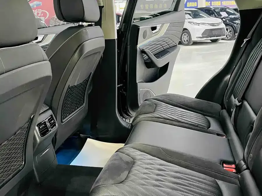 Hongqi HS5 Hongqi HS5 2022 facelift 2.0T Zhilian Qixiang four-wheel drive version 2022 — миниатюра 4
