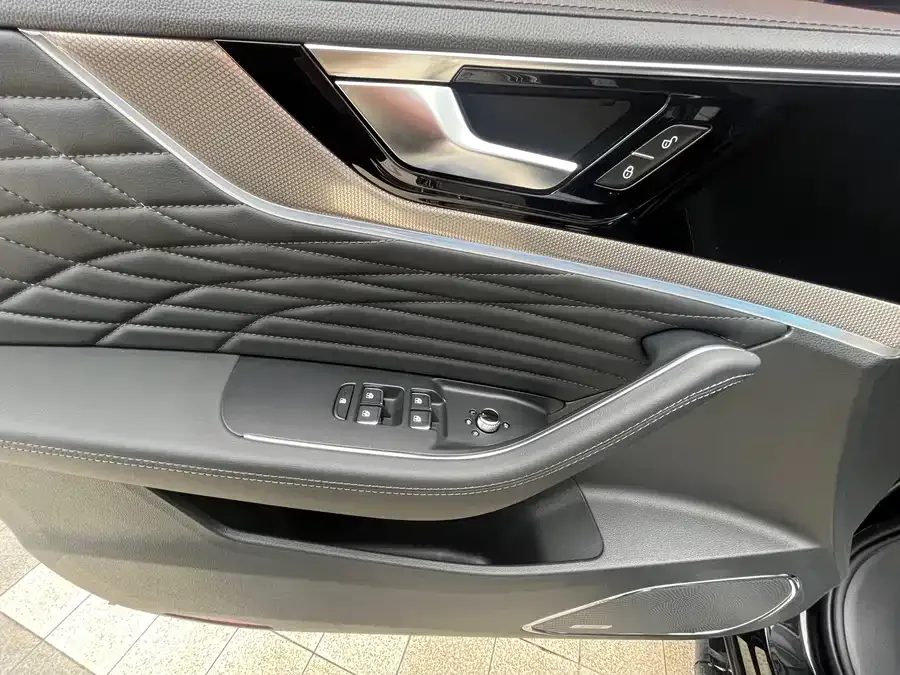 Hongqi HS5 Hongqi HS5 2022 2.0T Zhilian Flagship Edition 2022 — миниатюра 4