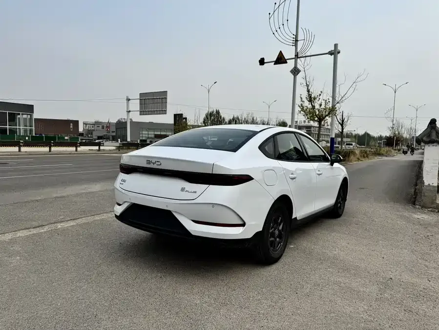 BYD Qin PLUS Qin PLUS 2026 DM-i 128KM Progressive Edition 2026 — миниатюра 3